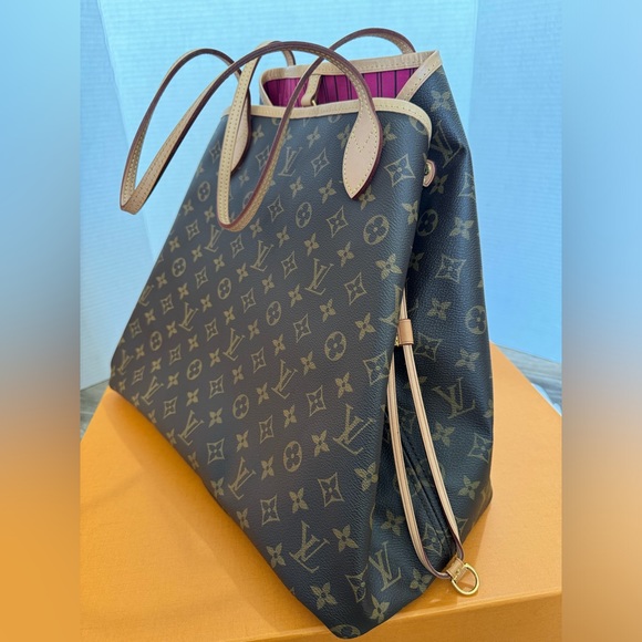 Louis Vuitton Neo Neverfull
Monogram (Without Pouch) MM Pink Lining - Picture 5 of 14